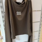 Long Miu na paluszek